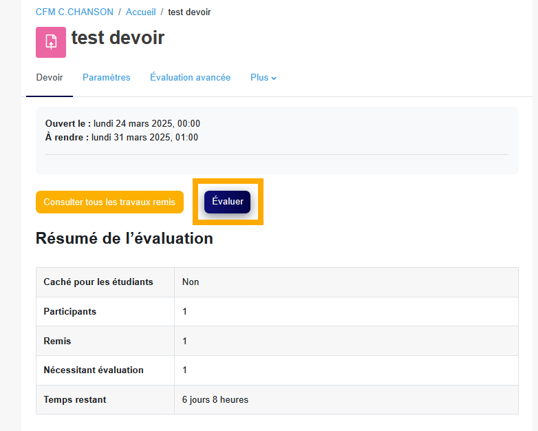 La page du Devoir permet d'ouvrir l'évaluation et d'accéder aux remises pour commencer la correction.